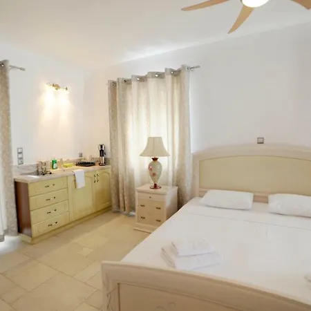 Busho * Naousa (Paros)